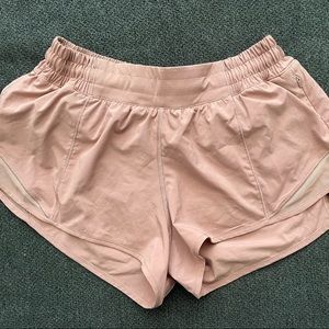 lululemon Hotty Hot 2.5” shorts size 4
